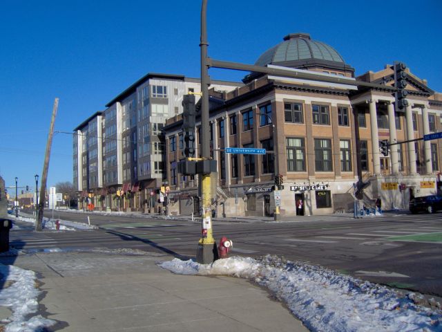 HPIM0609
The edge between the university and the real world, if you count Dinkytown, like I do
