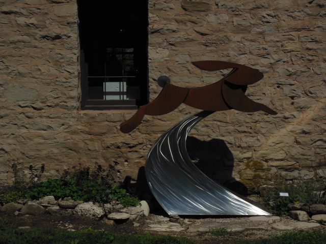 DSCN1122
Leaping rabbit sculpture at [url=https://edgewoodorchard.com/]Edgewood Orchard galleries[/url].
