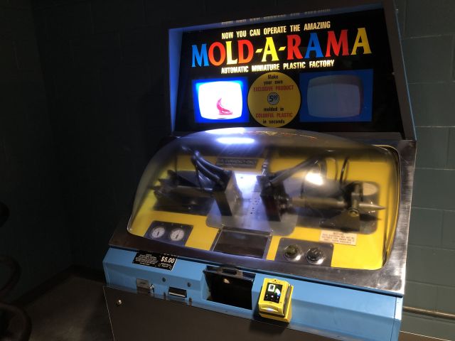 IMG_5340
Mold-A-Rama(!)
